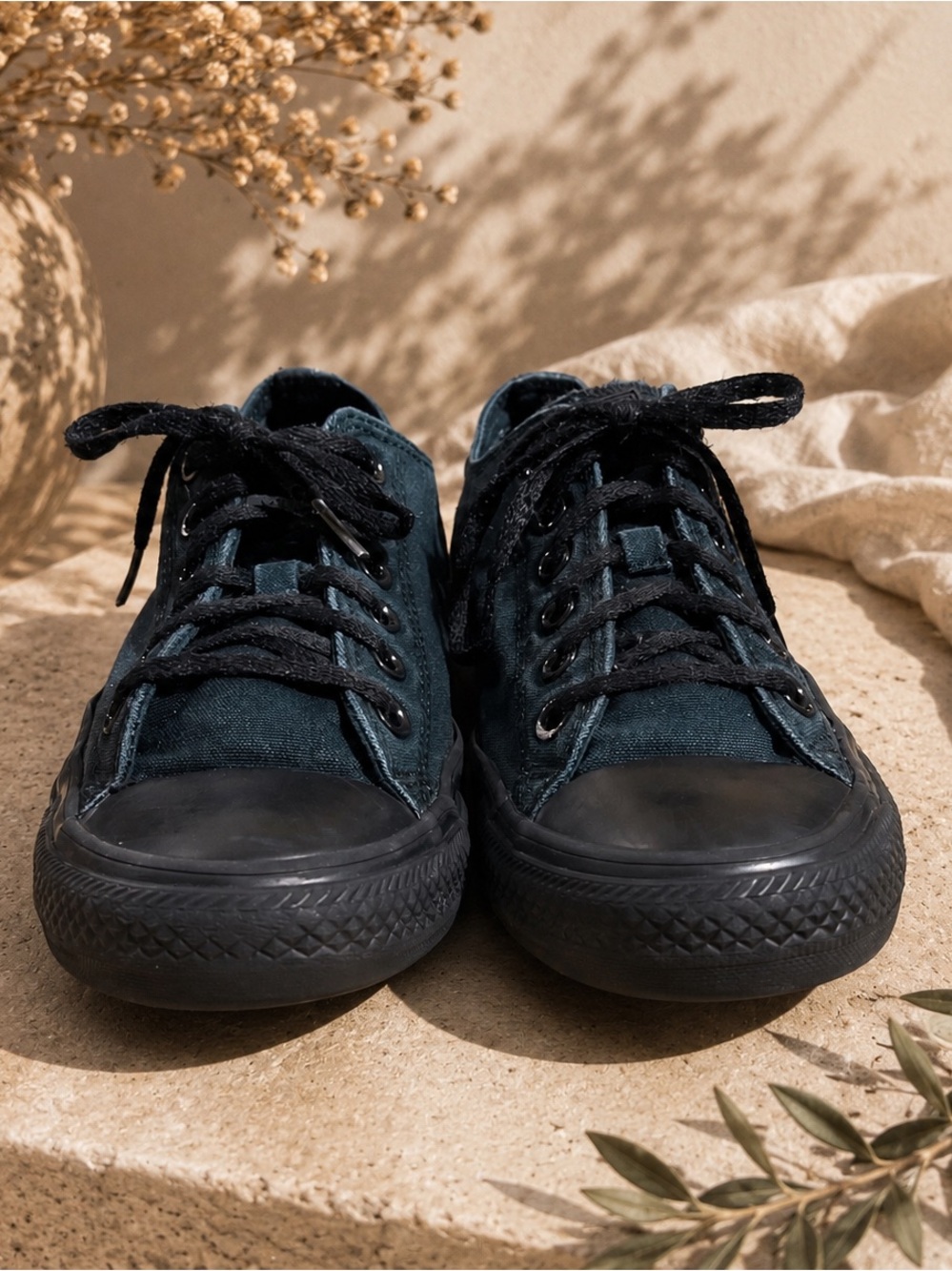 Converse Black Monochrome Low Top Sneakers Men’s 7 Women’s 9 - Picture 5 of 9